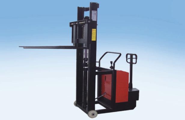 半（bàn）電動堆高車