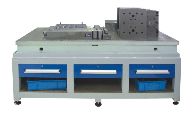 鑄鐵平（píng）台